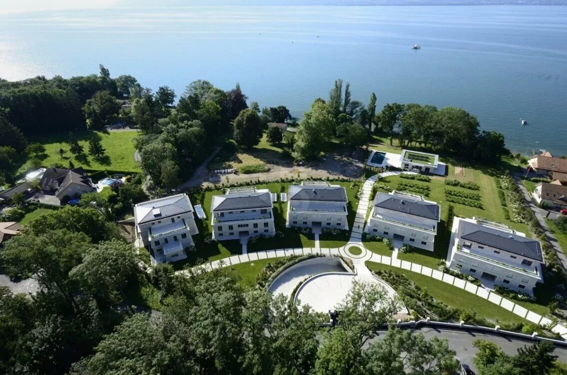 Exceptional waterfront apartment — Saint-Prex