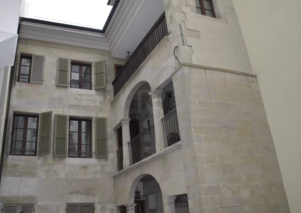 5-room apartment a stone’s throw from the Rhône — vendu à Genève