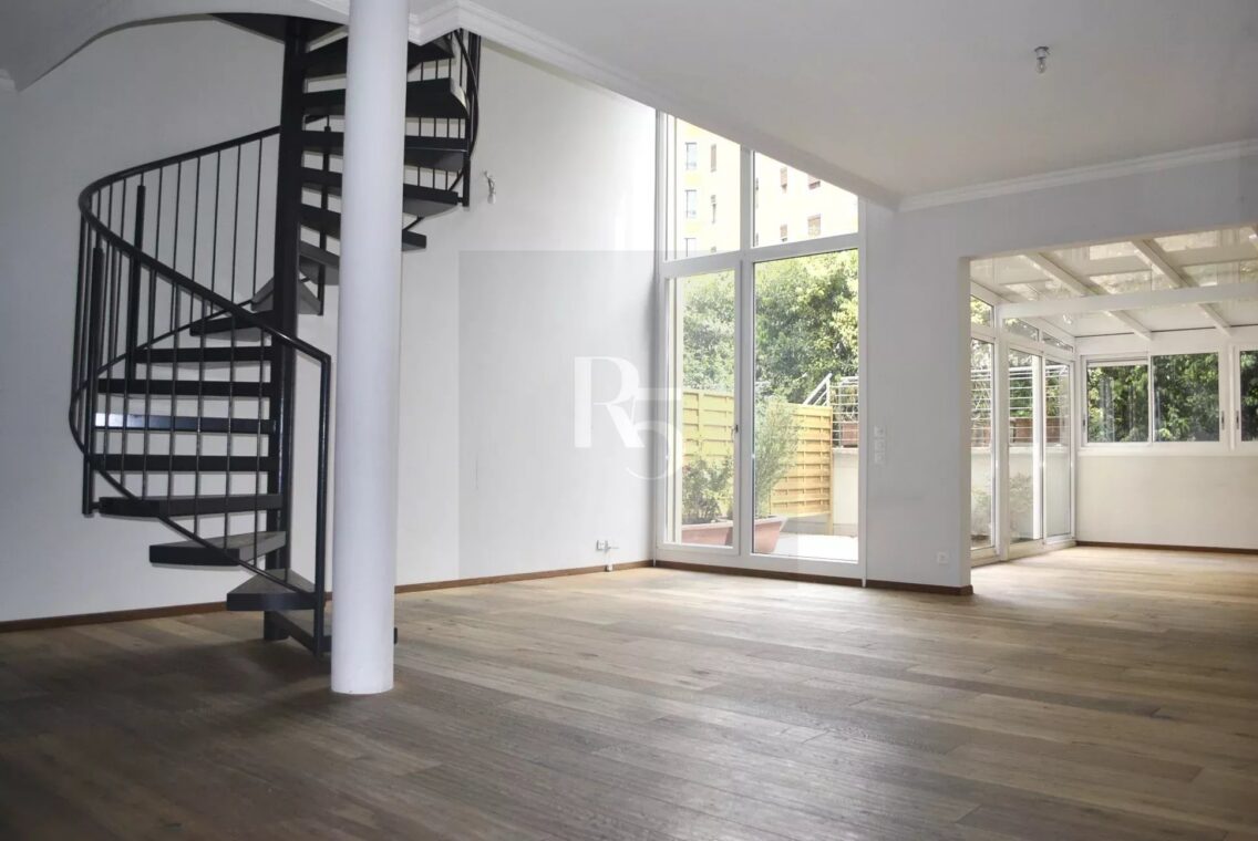 Contemporary Loft in Plainpalais — Genève