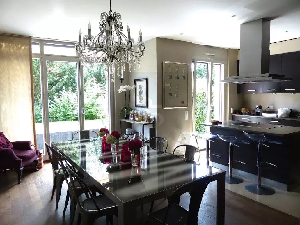 MAISON MITOYENNE AU CENTRE-VILLE – CHAMPEL — Genève