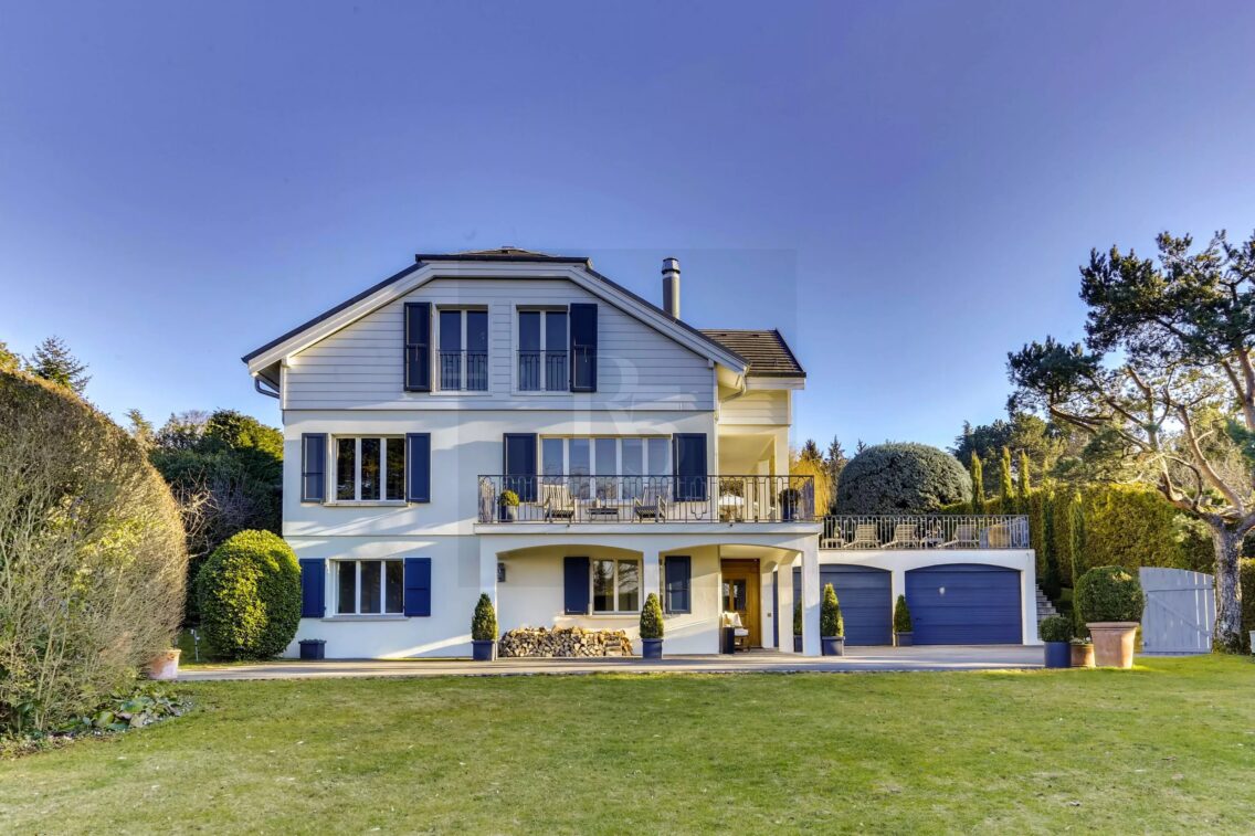 Magnificent Villa Near Golf Cologny — Cologny