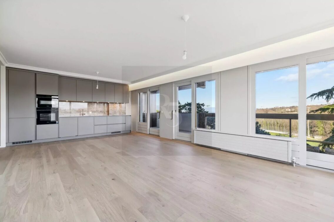 Modern 3-Bedroom Apartment with Panoramic Views in Cologny — Cologny