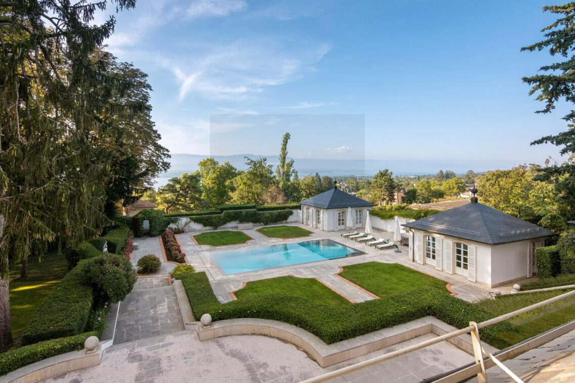 Maison de maître avec vue panoramique sur le lac — Cologny