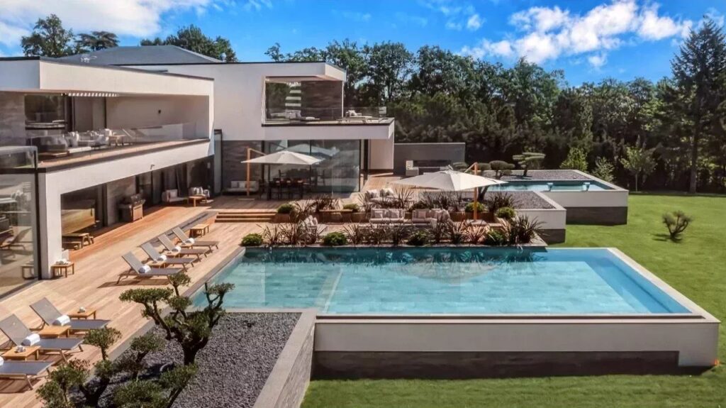 Large Villa – Ultra-private contemporary retreat at the gates of Geneva — Mies