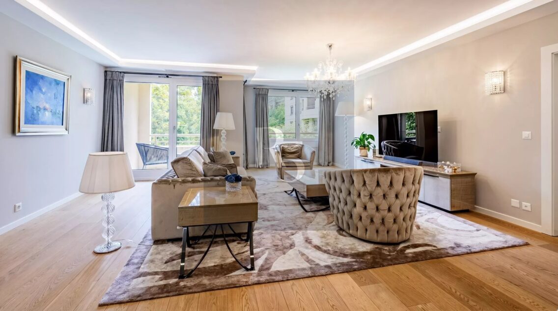APPARTEMENT LUMINEUX A CHAMPEL — Genève
