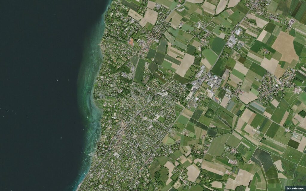 Vue aérienne de la Rive Gauche de Genève : le lac, les villages et les parcelles entre Vésenaz et Collonge-Bellerive (orthophoto swisstopo)
