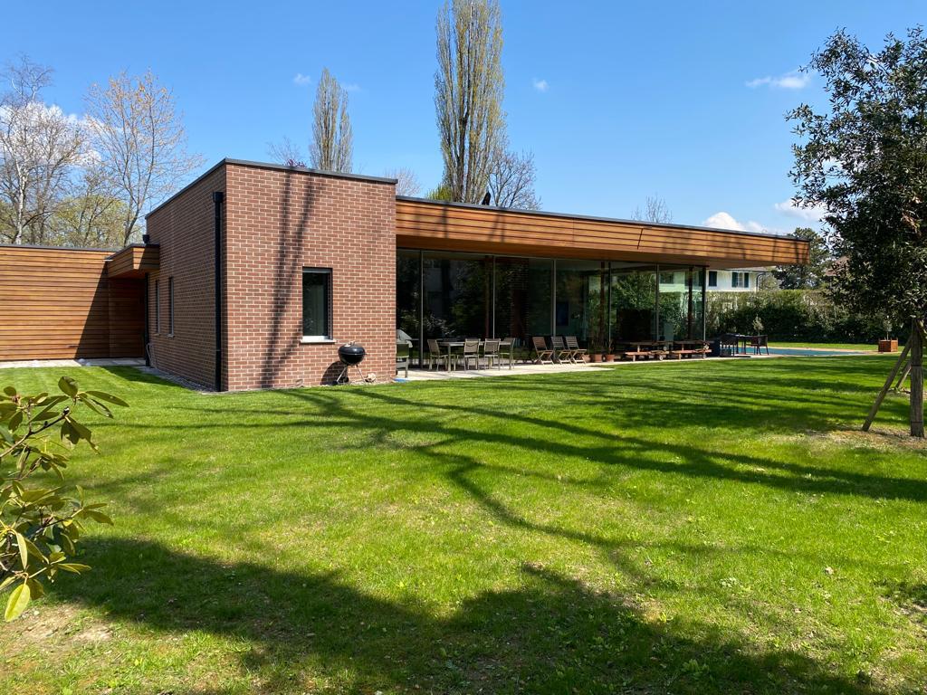 Villa contemporaine à Conches, quartier résidentiel exclusif, piscine, 500m2, 6 chambres, jardin sud, finitions haut standing