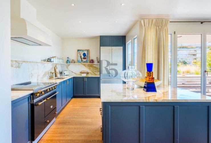 Magnifique ATTIQUE avec terrase au centre-ville