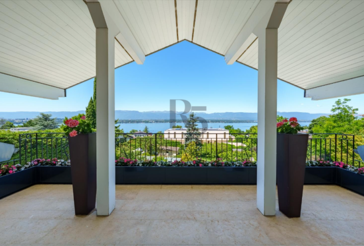 Magnifique villa rénovée à Cologny