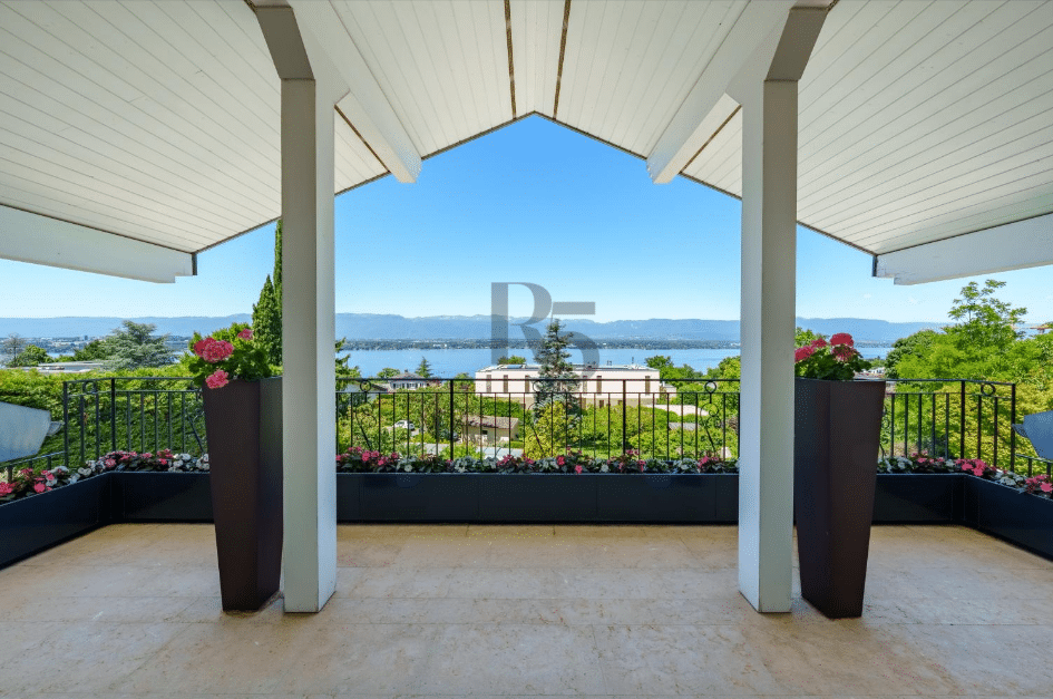 Magnifique villa rénovée à Cologny