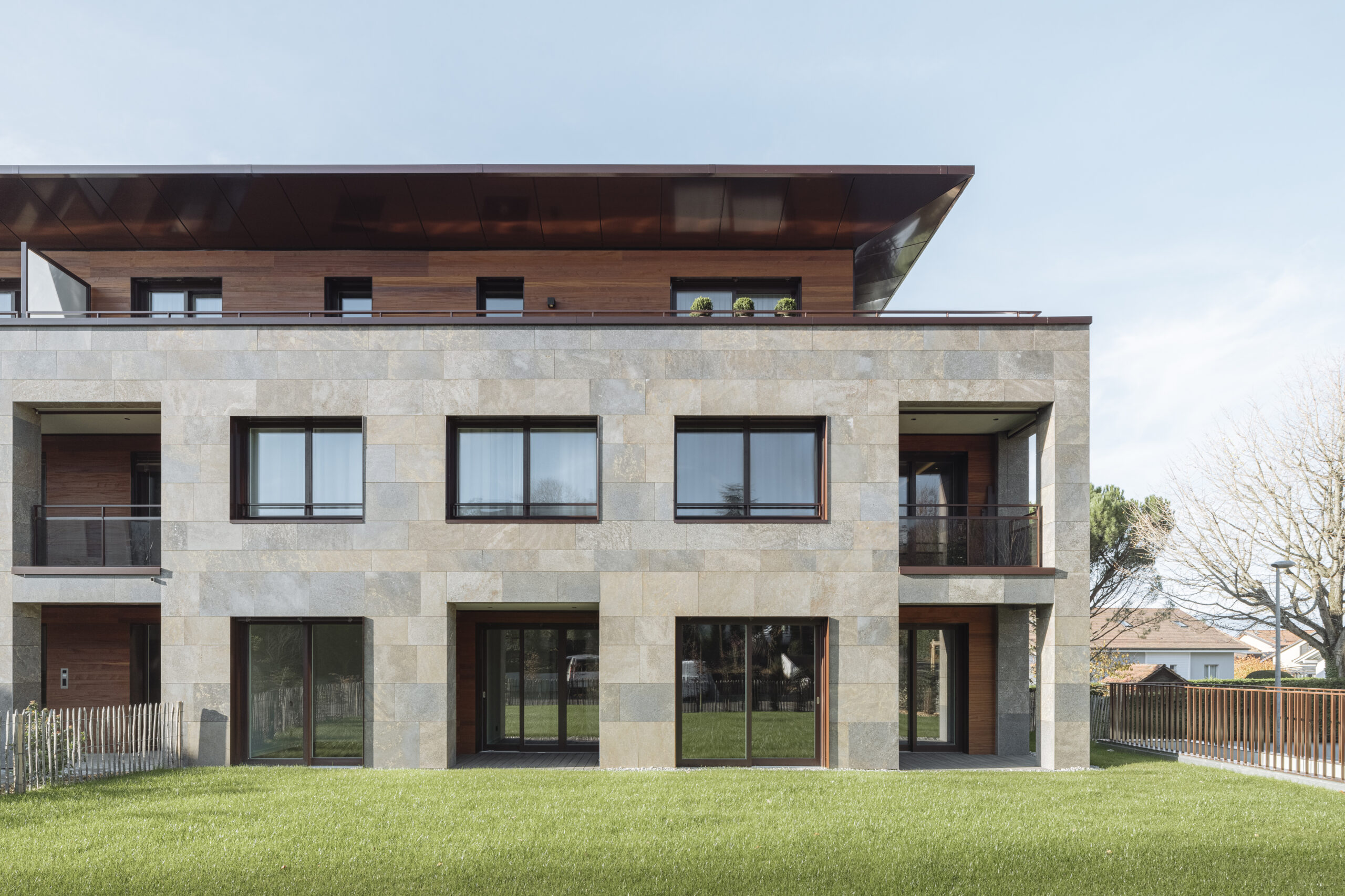 Appartement de luxe 250m2 à Cologny avec jardin paysagé, vue lac, 4 chambres, immeuble 2024