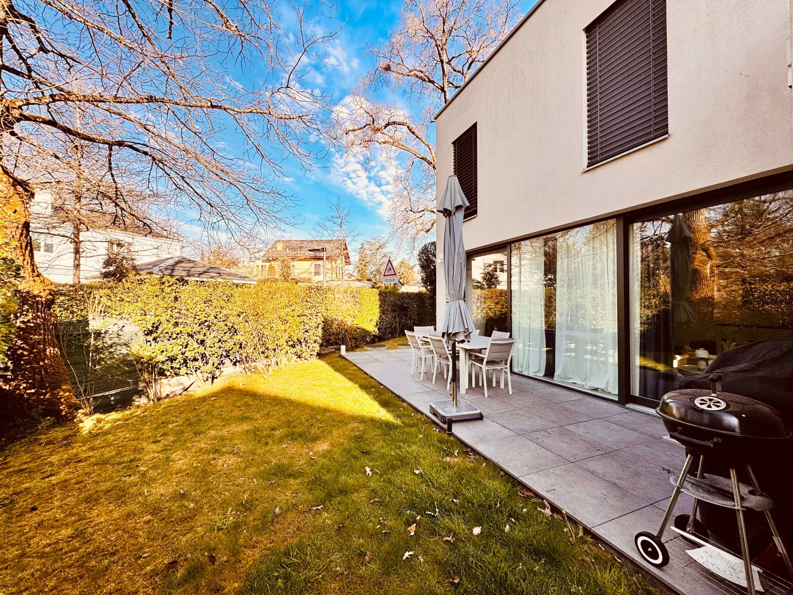 Villa individuelle contemporaine vendue à Conches Chêne-Bougeries par Rousseau 5, construction Minergie, 4 chambres, jardin